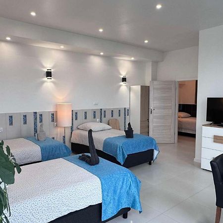 Azyl Hotell Legnica Eksteriør bilde