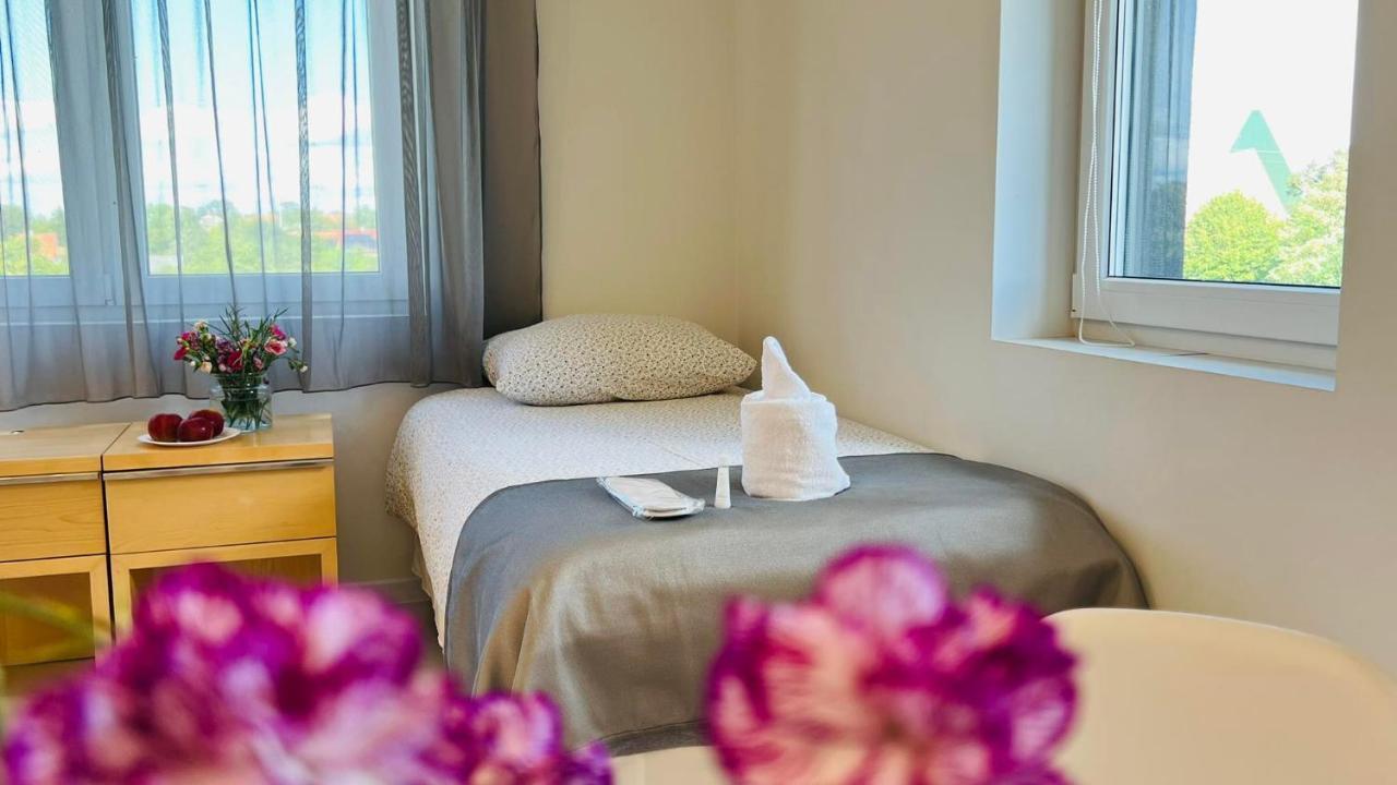 Azyl Hotell Legnica Eksteriør bilde