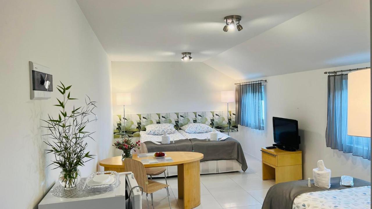 Azyl Hotell Legnica Eksteriør bilde