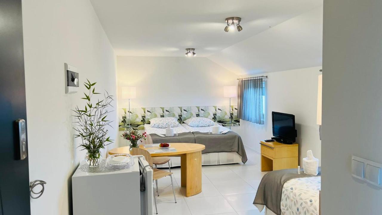 Azyl Hotell Legnica Eksteriør bilde