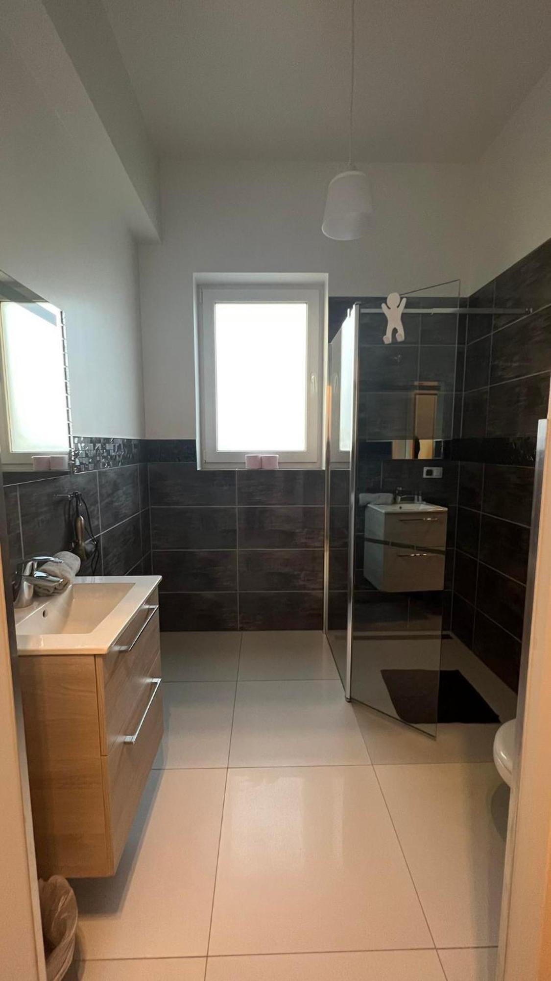 Azyl Hotell Legnica Eksteriør bilde