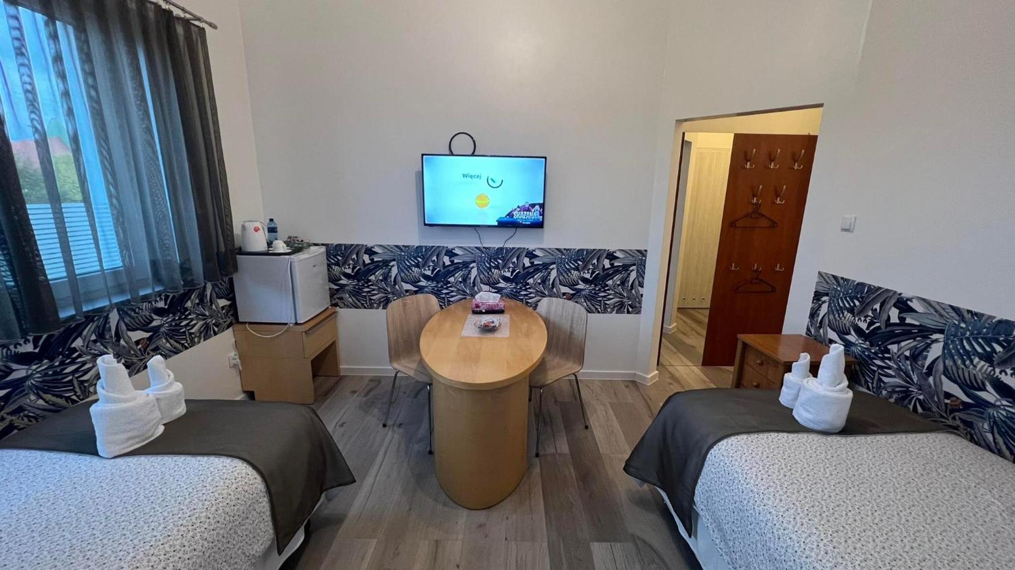 Azyl Hotell Legnica Eksteriør bilde
