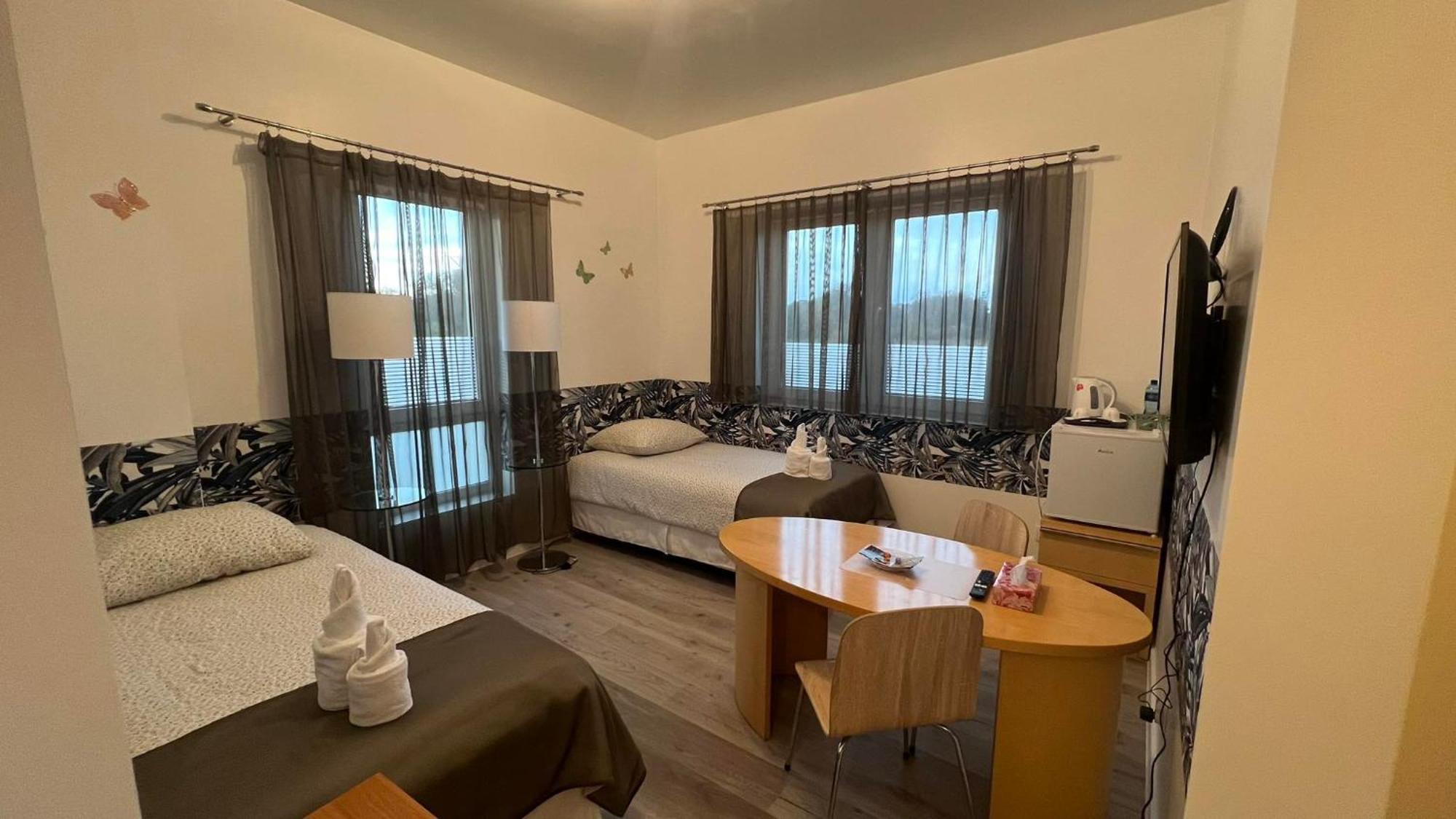 Azyl Hotell Legnica Eksteriør bilde