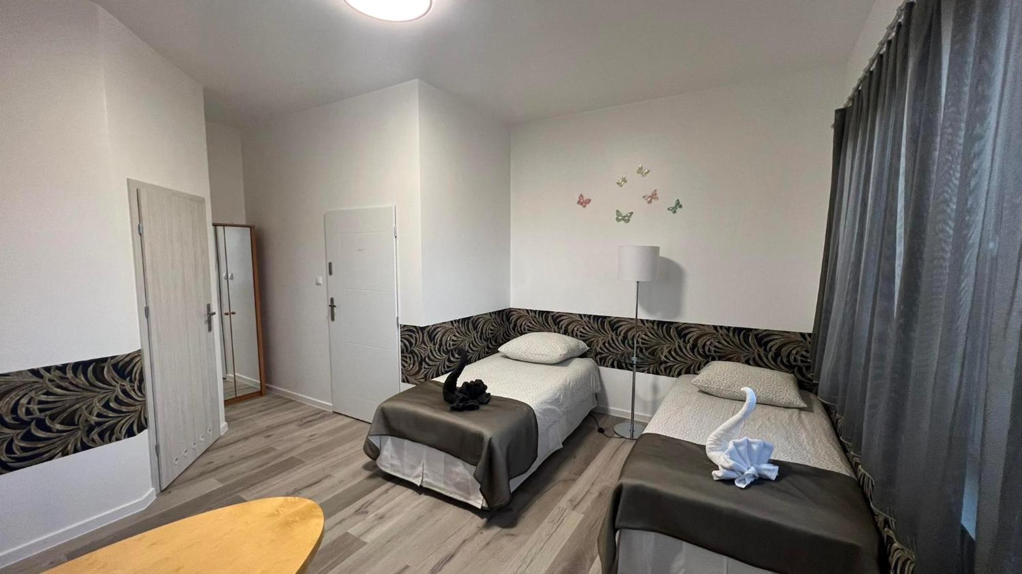 Azyl Hotell Legnica Eksteriør bilde