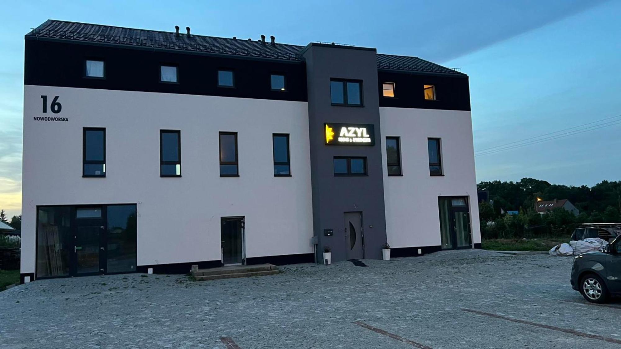 Azyl Hotell Legnica Eksteriør bilde