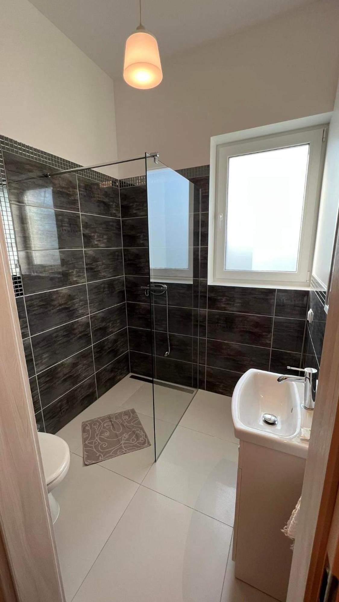 Azyl Hotell Legnica Eksteriør bilde