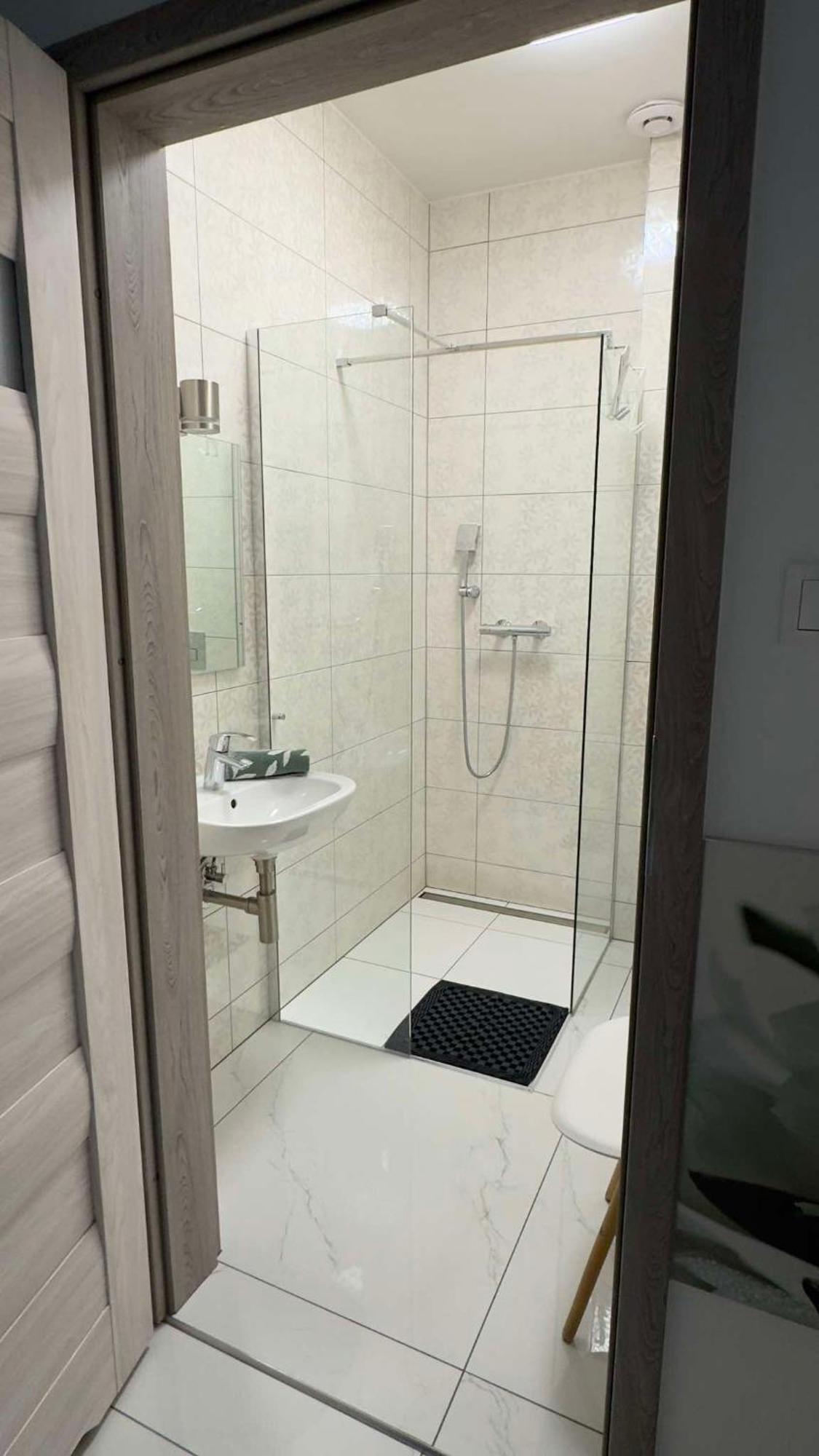 Azyl Hotell Legnica Eksteriør bilde