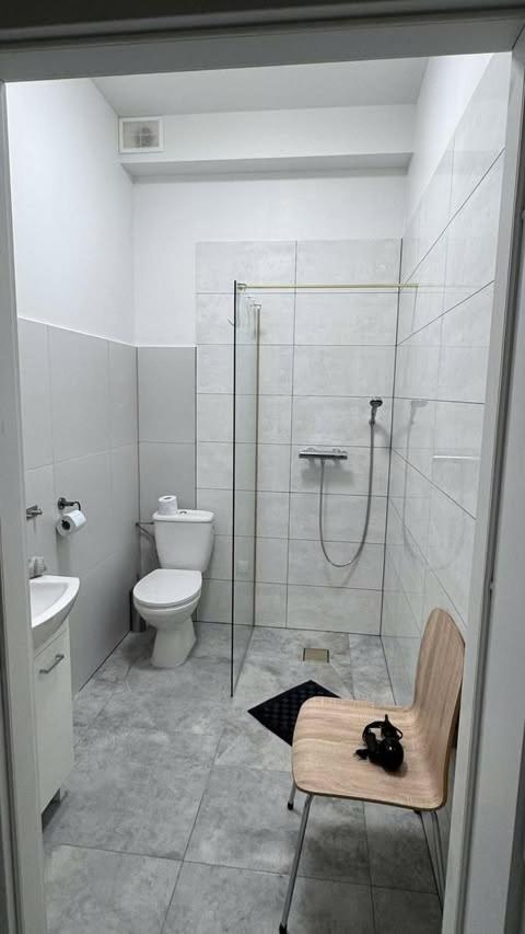 Azyl Hotell Legnica Eksteriør bilde