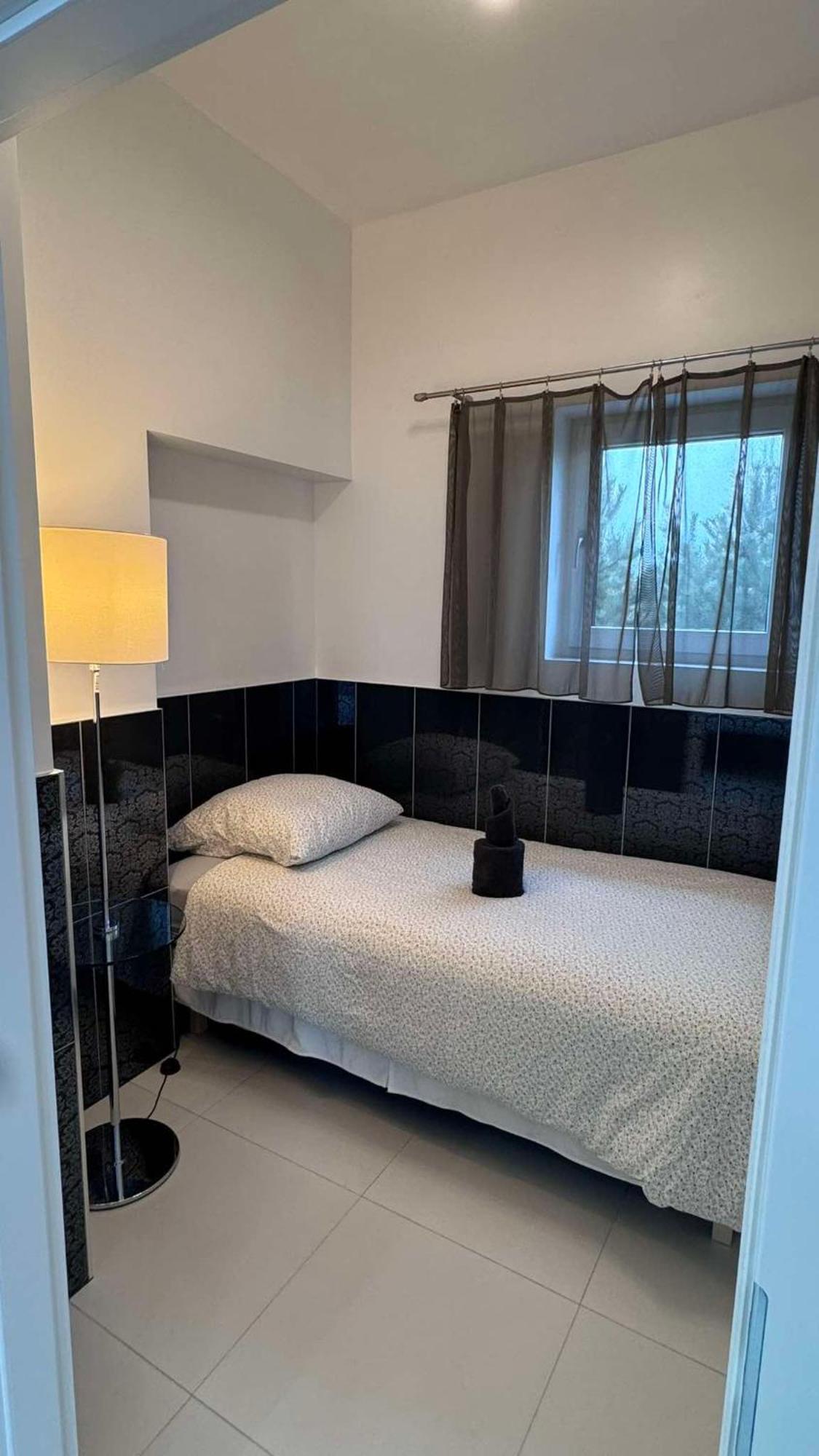 Azyl Hotell Legnica Eksteriør bilde